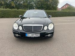 Schwarz Gebraucht 2009 Mercedes E200 Avantgarde Kombi | 7.500 €