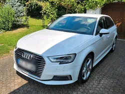Weiß Gebraucht 2020 Audi A3 Sportback e-tron Comfort Limousine | 19.500 € (Fairer Preis)