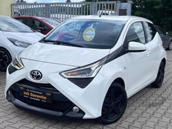 Weiß Gebraucht 2021 Toyota Aygo X-play Kleinwagen | 8.900 € (Guter Preis)