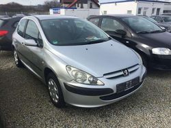 Silber (metallic) Gebraucht 2004 Peugeot 307 Filou Limousine | 2.750 € (Etwas zu teuer)