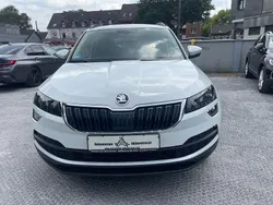Weiß Gebraucht 2021 Skoda Karoq Ambition SUV | 15.799 € (Fairer Preis)