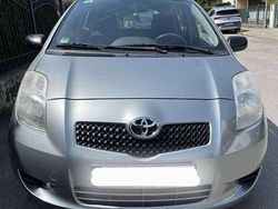 Grau Gebraucht 2007 Toyota Yaris Cool Limousine | 3.000 € (Fairer Preis)