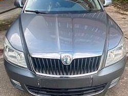 Grau Gebraucht 2013 Skoda Octavia Best of Kombi | 6.350 € (Fairer Preis)