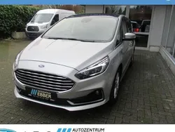 Silber Gebraucht 2023 Ford S-MAX Titanium Van / Kleinbus | 36.776 € (Etwas zu teuer)