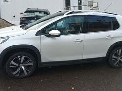 Weiß Gebraucht 2016 Peugeot 2008 Allure SUV | 7.850 € (Fairer Preis)