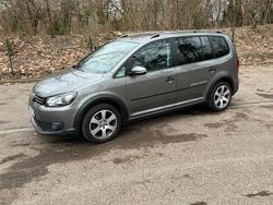 Grau Gebraucht 2011 VW Touran Cross Van / Kleinbus | 9.999 € (Fairer Preis)