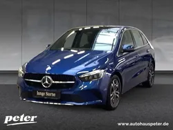 Blau Gebraucht 2023 Mercedes B200 Progressive Van / Kleinbus | 31.810 € (Teuer)