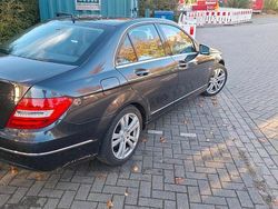 Schwarz Gebraucht 2011 Mercedes 200 Limousine | 8.150 €