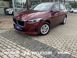 Piemont rot metallic Gebraucht 2023 BMW 220 Active Tourer Luxury Line Van / Kleinbus | 30.490 € (Fairer Preis)