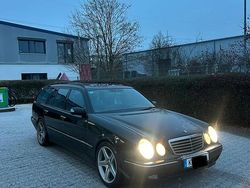 Schwarz Gebraucht 2001 Mercedes E320 Avantgarde Kombi | 5.300 € (Fairer Preis)
