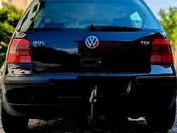 Schwarz Gebraucht 2003 VW Golf IV Kleinwagen | 250 €