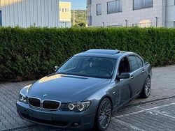 Grau Gebraucht 2005 BMW 740 Limousine | 12.500 €
