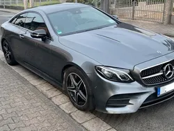Grau Gebraucht 2017 Mercedes 300 AMG line Coupé | 27.900 €