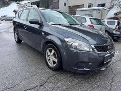 Grau Gebraucht 2012 Kia Ceed Sportswagon Kombi | 1.999 €