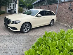 Gelb Gebraucht 2018 Mercedes E200 Limousine | 8.900 €