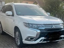 Weiß Gebraucht 2020 Mitsubishi Outlander P-HEV SUV | 24.999 €