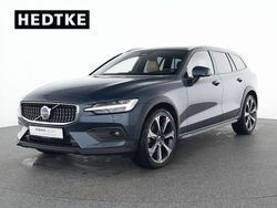 Blau Gebraucht 2024 Volvo V60 CC Ultimate Kombi | 48.990 € (Teuer)