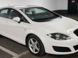 Weiß Gebraucht 2009 Seat Leon Limousine | 2.200 € (Guter Preis)