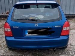 Blau Gebraucht 2001 Mazda 323F Kleinwagen | 1.800 € (Etwas zu teuer)
