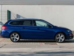 Blau Gebraucht 2018 Peugeot 308 Allure Kombi | 12.500 € (Fairer Preis)