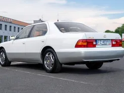 Lexus LS400