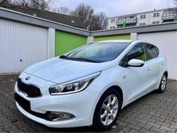 Weiß Gebraucht 2013 Kia Ceed Kleinwagen | 5.980 € (Fairer Preis)