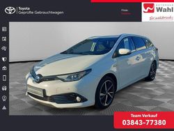 Weiß Gebraucht 2018 Toyota Auris Touring Sports Team Kombi | 14.990 € (Etwas zu teuer)
