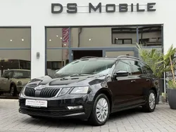 Schwarz Gebraucht 2019 Skoda Octavia Ambition Kombi | 9.900 € (Guter Preis)