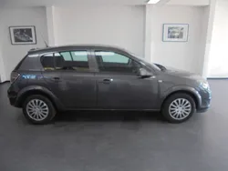 Grau Gebraucht 2009 Opel Astra Edition Limousine | 2.990 € (Fairer Preis)