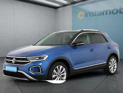 Blau Gebraucht 2024 VW T-Roc SUV | 30.599 € (Fairer Preis)