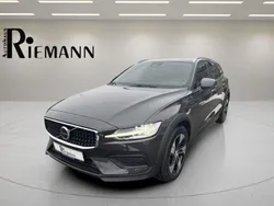 Grau Gebraucht 2023 Volvo V60 CC Plus Kombi | 41.995 € (Fairer Preis)
