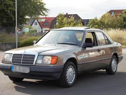 Gold Gebraucht 1987 Mercedes E230 Limousine | 4.000 €