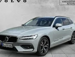 Grau Gebraucht 2024 Volvo V60 Core Kombi | 39.900 € (Fairer Preis)