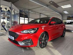 Racerot Gebraucht 2020 Ford Focus ST Limousine | 21.880 € (Fairer Preis)