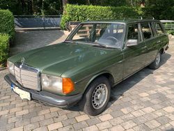 Grün Gebraucht 1983 Mercedes 240 Kombi | 9.800 €
