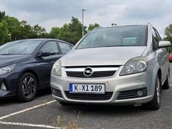 Gold Gebraucht 2005 Opel Zafira Van / Kleinbus | 1.550 € (Fairer Preis)