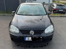 Schwarz Gebraucht 2004 VW Golf V Kleinwagen | 3.100 € (Fairer Preis)