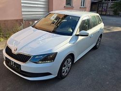 Weiß Gebraucht 2015 Skoda Fabia Ambition Kleinwagen | 6.200 € (Fairer Preis)