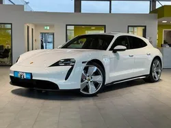 Weiß Gebraucht 2022 Porsche Taycan Sport Turismo Limousine | 62.995 € (Guter Preis)
