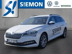 Weiss Gebraucht 2024 Skoda Superb Ambition Kombi | 33.830 €