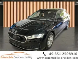 Onyxschwarz Gebraucht 2024 Skoda Superb Selection Kombi | 33.890 € (Teuer)