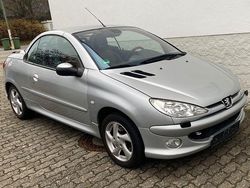 Grau Gebraucht 2003 Peugeot 206 CC Platinum Cabrio | 2.900 € (Etwas zu teuer)
