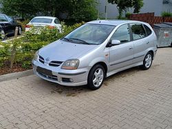 Silber Gebraucht 2002 Nissan Almera Tino Van / Kleinbus | 450 €