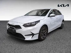 Weiß Gebraucht 2024 Kia Ceed Spirit Limousine | 24.780 € (Guter Preis)