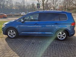Blau Gebraucht 2019 VW Touran Van / Kleinbus | 16.500 € (Fairer Preis)