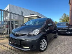 Grau Gebraucht 2014 Toyota Aygo Cool Kleinwagen | 4.790 € (Fairer Preis)