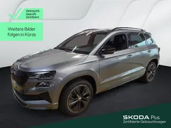 Graphitegrau metallic Gebraucht 2025 Skoda Karoq SportLine SUV | 35.449 € (Fairer Preis)