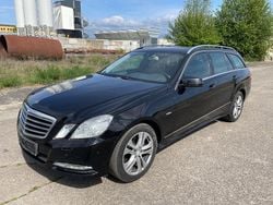 Schwarz Gebraucht 2011 Mercedes E200 Avantgarde Limousine | 3.999 € (Fairer Preis)