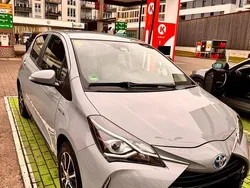 Grau Gebraucht 2019 Toyota Yaris Hybrid Club Kleinwagen | 13.000 € (Guter Preis)