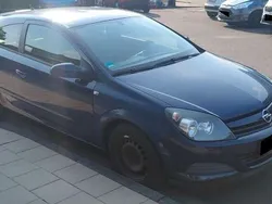 Blau Gebraucht 2005 Opel Astra GTC Sport Limousine | 2.000 € (Teuer)